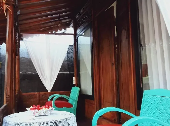 Buratwangi Joglo House 4* ケロボカン