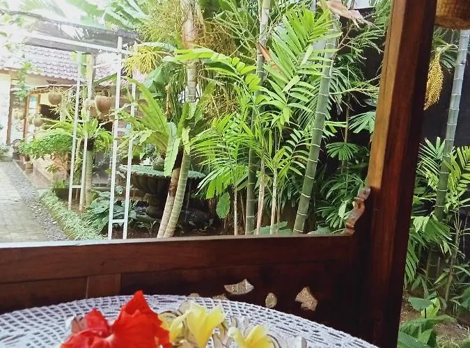 ベッド・アンド・ブレックファスト Buratwangi Joglo House ケロボカン