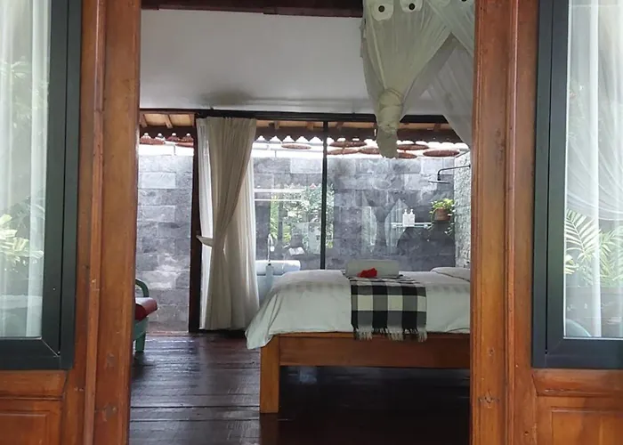 ベッド・アンド・ブレックファスト Buratwangi Joglo House 4*